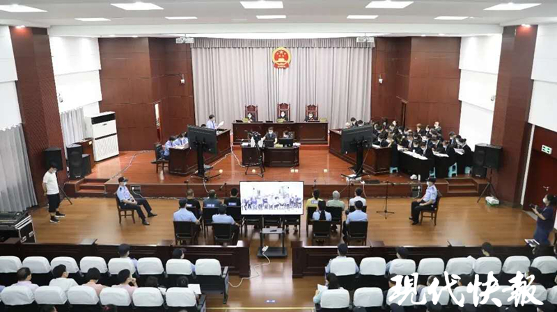 垄断非法采砂勒索行贿31人涉黑团伙案开庭审理