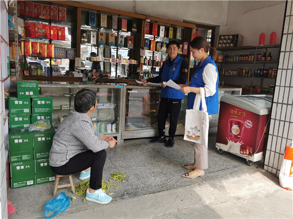 人口普查员一人入户_人口普查员证件图片(3)
