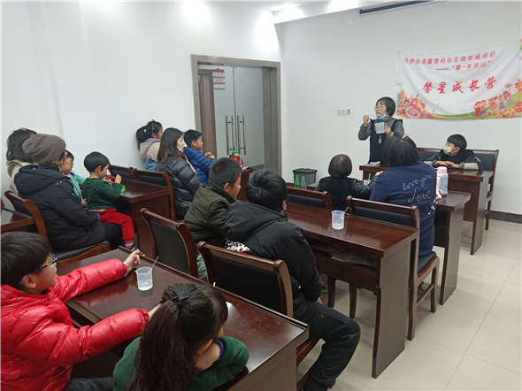 馨康苑社区开展免洗洗手液制作活动