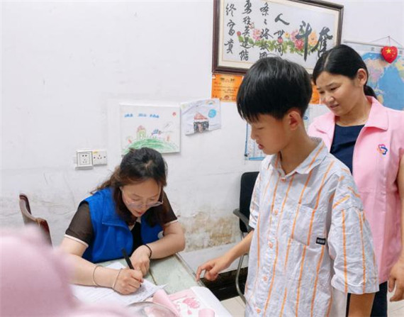 尚桥社区:“暖心行动”家访小学生“三全教育”导航成长路
