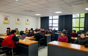 
							茉莉花开 幸福课堂丨银发沐书香·智慧阅读“E”起来