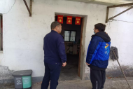 寒冬送暖，网格员与民警携手守护高龄老人