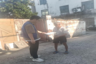  政策送上门 服务暖人心 和进社区网格员为残疾人发放保险宣传册