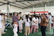 马群街道向上社区联合工会委员会开展向上“童”行致长空活动