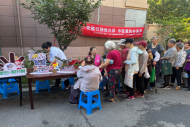 茉莉花开 与宁共赏丨马群街道百水芊城社区联合工会委员会开展义诊义剪便民服务活动