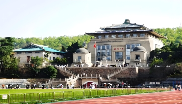 武汉大学正式取消社会公众进校预约制度：仅凭本人身份证即可步行入校，工作日及节假日均开放