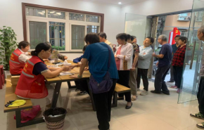 
							馨康苑社区开展便民义诊活动