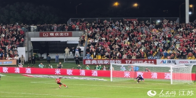 南通队4：2点球战胜无锡队 挺进“苏超”决赛