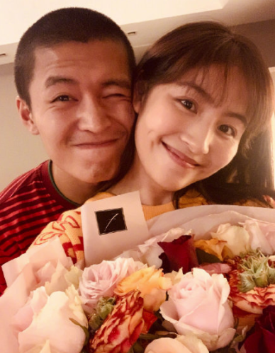 宁桓宇晒萌照宣布妻子生子:一定要加倍对妈妈好