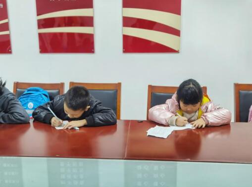 文化惠民丨荆刘村开展青少年“浸润书香 畅游书海”活动