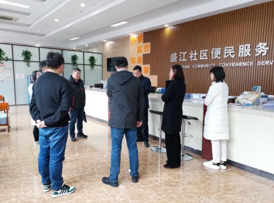 医保局局长陈林一行人深入盛江社区督查医保缴费工作