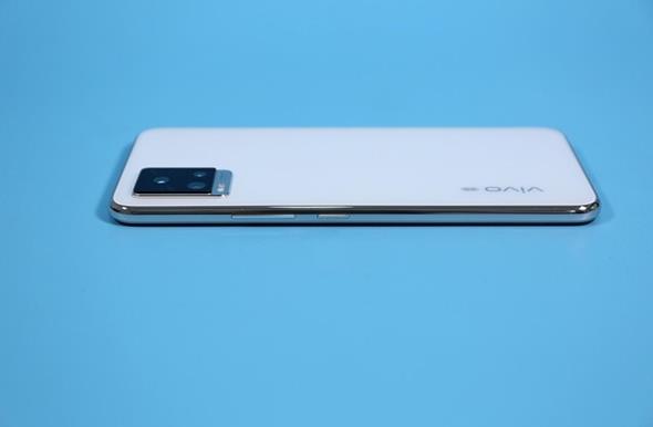 前置4400万像素双摄!vivo S9线下海报曝光:或首发6nm天玑1100
