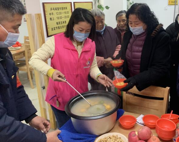 爱心满满 “橘”祥“苹”安 石埠桥村社区团团圆圆闹元宵