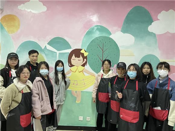 行知圆梦·用心用手绘就一片蓝天