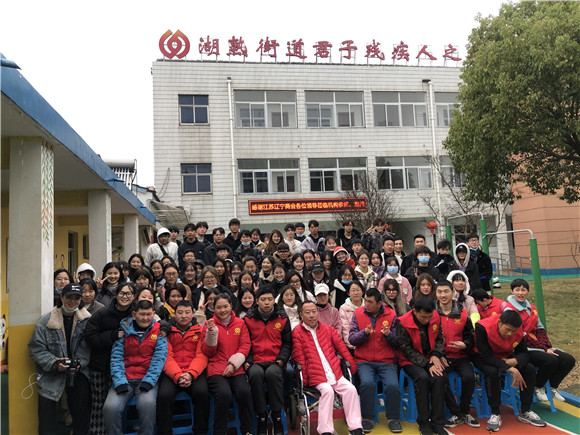 行知圆梦·用心用手绘就一片蓝天