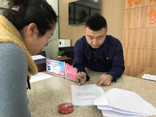 盛江社区:立足岗位做奉献 “党建+政务”当先锋