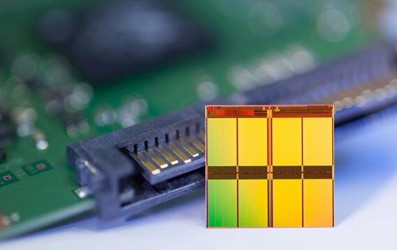 SSD硬盘销售火爆 eMMC也涨疯了:半月猛涨80%