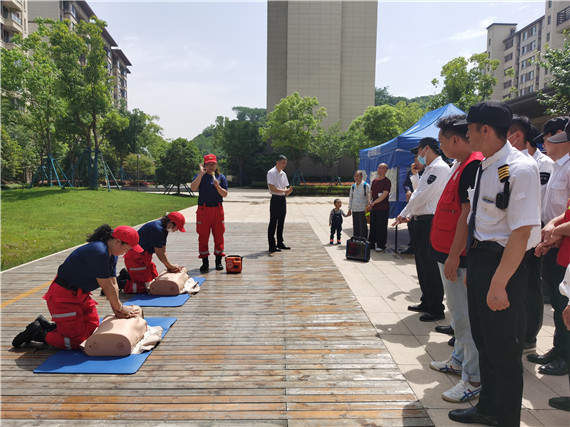 安全演练进小区 筑牢消防安全网