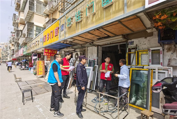 馨康苑社区：联合落实门前三包排水证办理