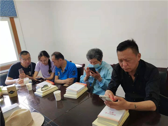燕子矶社区:学党史 忆初心 主题党课促深学