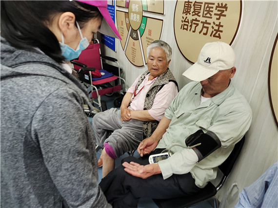 五福家园残疾人之家:义诊活动进社区