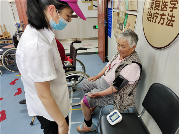 五福家园残疾人之家:义诊活动进社区