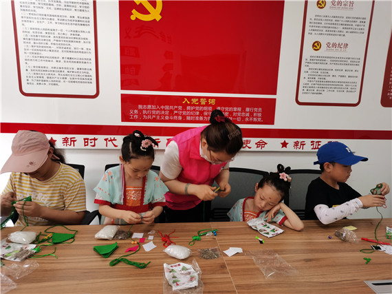 摄山村:听红色故事 做香包 品味不一样的端午