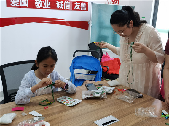 摄山村:听红色故事 做香包 品味不一样的端午