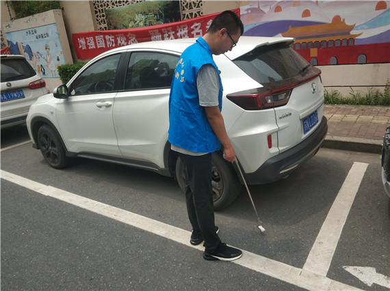 蛇盘社区:护市容 我光荣
