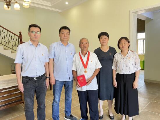 江宁街道陆郎卫生院党支部:荣光所向 素履以往 致敬光荣在党50年党员