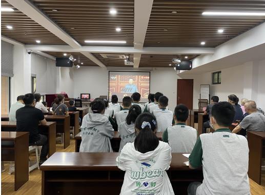 汲取奋进力量!南师附中江宁分校师生集中在殷巷社区收听收看庆祝中国共产党成立100周年大会