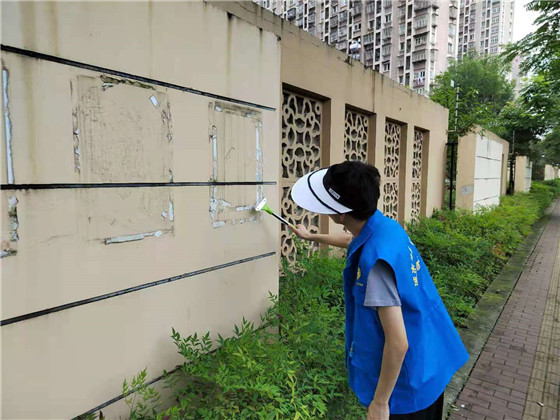 蛇盘社区:去“皮癣” 护市容