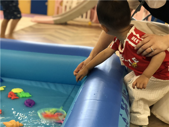 金陵驿社区开展夏天的荷花儿童手工活动