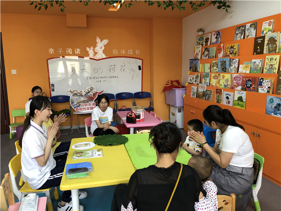 金陵驿社区开展夏天的荷花儿童手工活动