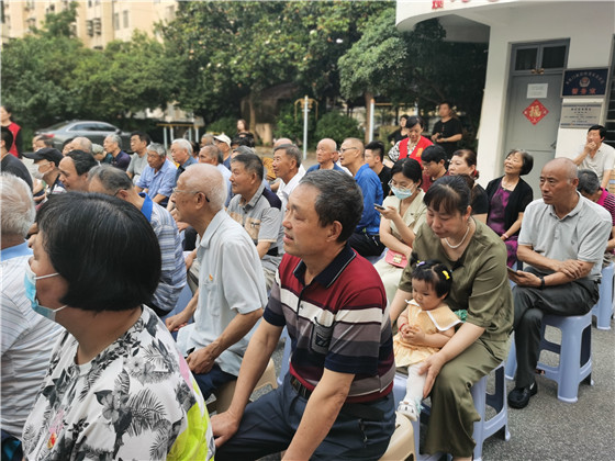 尧安新村社区开展垃圾分类广场宣传活动