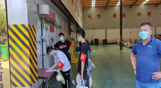 青龙社区：志愿巡查有保障 “草帽小分队”在行动