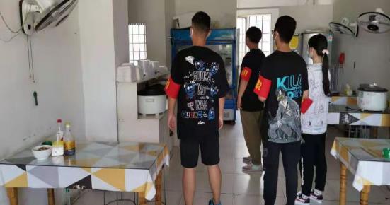 青龙社区：志愿巡查有保障 “草帽小分队”在行动