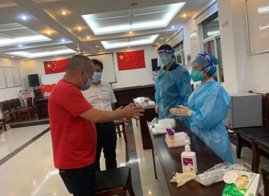 【英雄就在身边】没事没事，我还能再走两步！