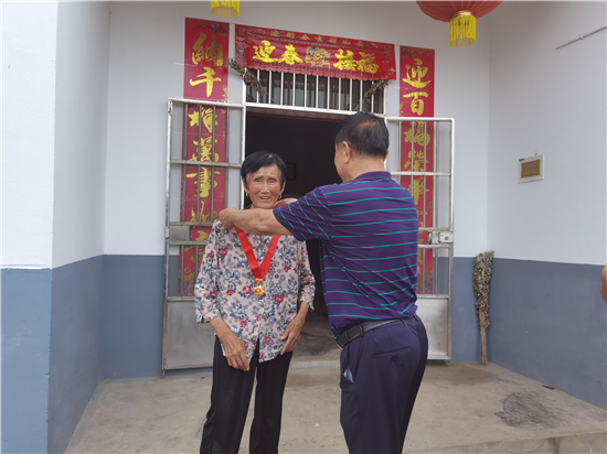 光荣在党五十载 月磨砺铸忠诚