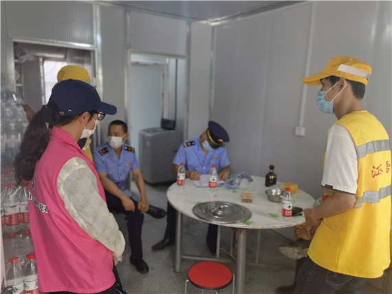 红梅社区：疫情防控不放松 食品安全有保障