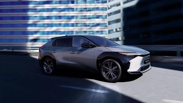 丰田斥巨资All in电动车:全新车型亮相 电池10年仍保持90%容量。