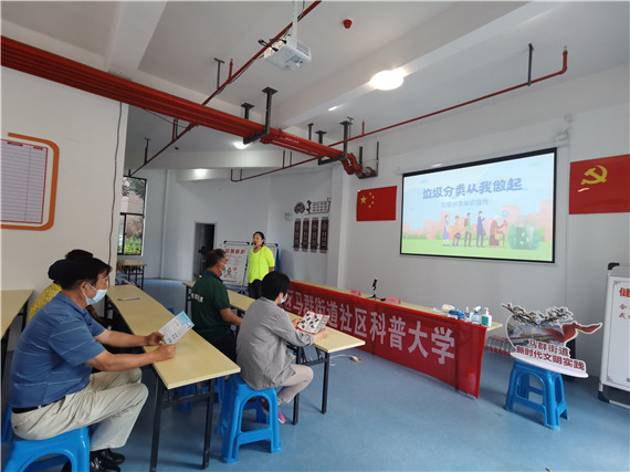 向上社区开展垃圾分类宣传活动