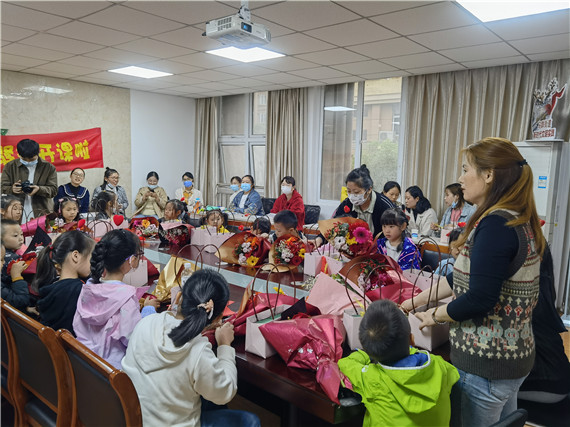 童心向党 小手插花