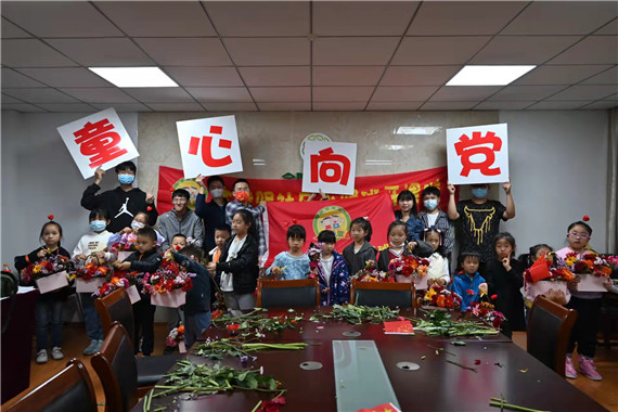 童心向党 小手插花