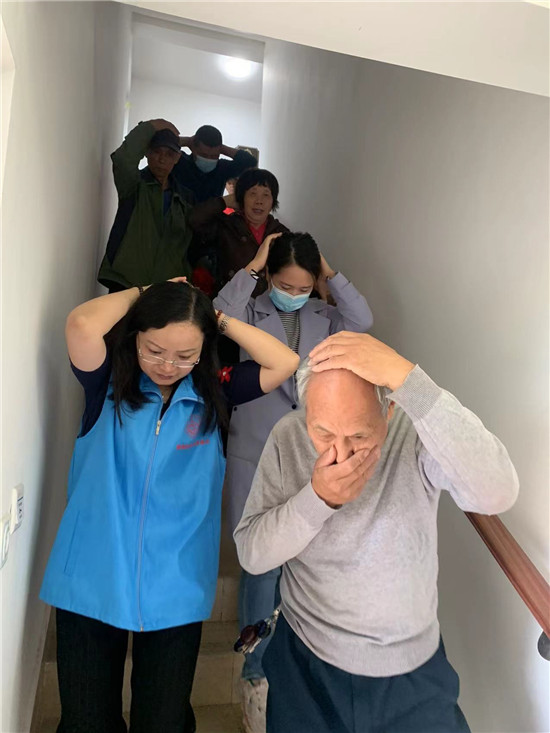 向上社区开展防灾减灾消防疏散演练活动