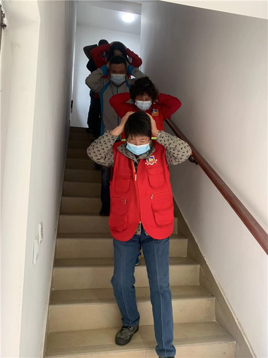 向上社区开展防灾减灾消防疏散演练活动