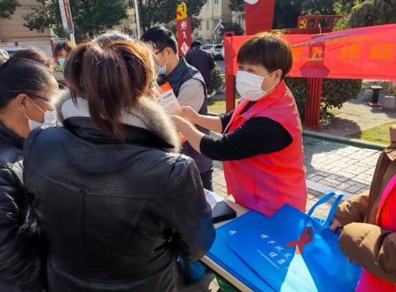 新铜社区：增强防艾意识 普及法律知识