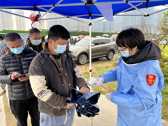 红梅社区：筑牢全员核酸检测“红色堡垒”