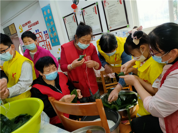 翠林山庄社区:粽香飘端午 佳节情意浓