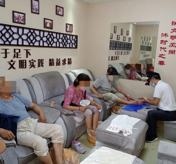 修脚志愿服务进社区 关爱残疾老人在行动